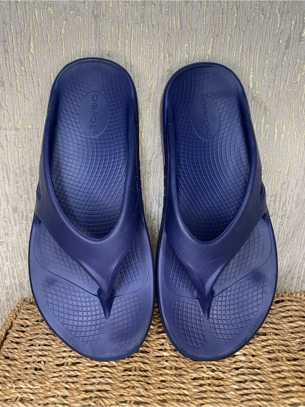 Oofos Women’s Navy Recovery Flip Flops Sz 11 Mint